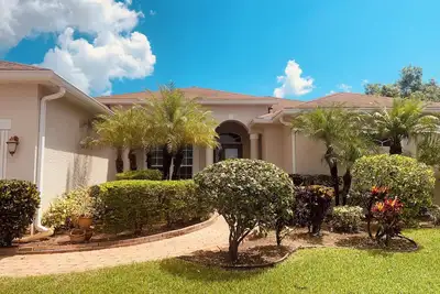 Image de Port St Lucie 5 bedroom 3 full bath home with huge fenced backyard!