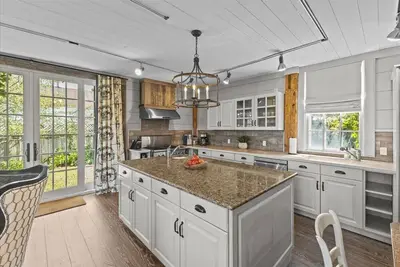 Image de Luxury Coach House in Stowe Center-Walk to Main St