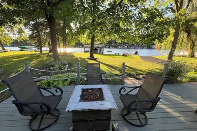Image de Captain’s Shore: Lake level 3-bedroom cottage, perfect for swimming and fishing