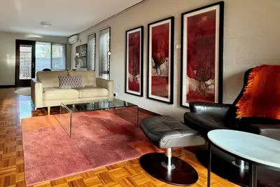 Image de Spacious garden apartment