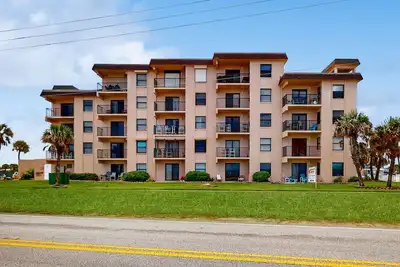 Image de Spacious Ocean View Condo with outdoor patio, close to golf courses