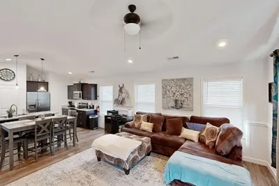 Image de Charming home- Dog Friendly, washer/dryer, internet access, and firepit