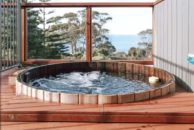 Image de The Little Lobster - Views in a hot tub!