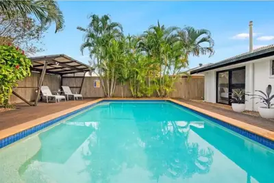 Image de Cool Cabana ~ 5min to Mermaid Beach. Relax in style and sophistication today!