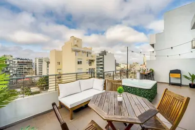 Image de Fliphaus + Ravignani 1372 - 1 Bd Pool & Bbq