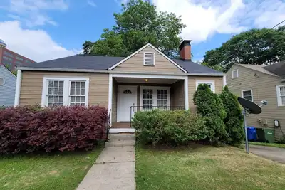 Image de Exquisite 4Bedroom Home-sleep 14