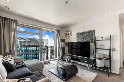 Image de Central charming 2-bedroom - pool & gym!