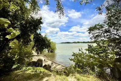 Image de 4 Guests: River & Garden Charm