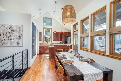 Image de Stylish Ski Base, Walk to Lift 7 & River Trail