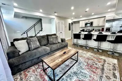 Image de Newly built, modern two-bedroom home near metro