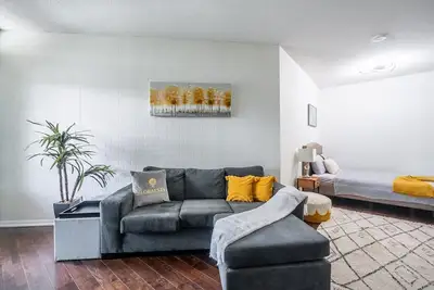 Image de Globalstay. Modern 1 Bedroom + Den Unit Downtown