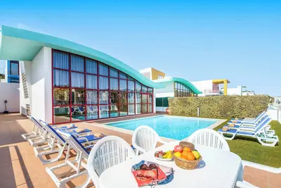 Image de Villa Malibu Marina - Quatre Chambres Villa, Couchages 8