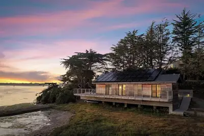 Image de Coastal Zen Escape  Ocean Views • Fireplace • Wi-Fi