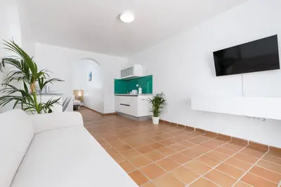 Flor de Hibisco Deluxe Apartments - 2