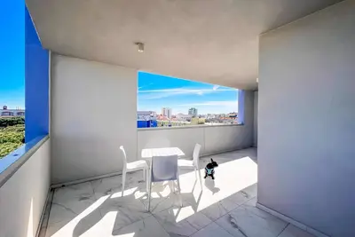 Image de Studio avec balcon et climatisation