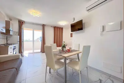 Image de Studio avec balcon et climatisation