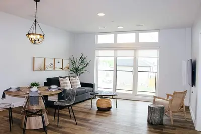 Image de New The Carlyle 302 Grand Bend
