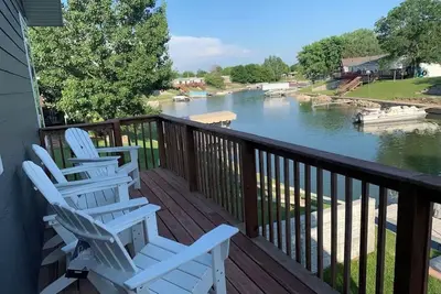 Image de Mama Jen's Newly Built Lake Front Home at Johnson Lake, Nebraska