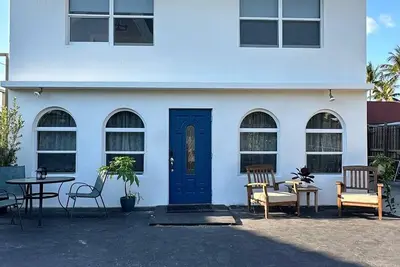 Image de Private Duplex Centrally Located Near Mia w/Shuttle service and on-site care for rent via Turo