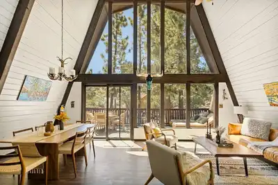 Image de *New* Lark's Nest + Hot Tub + Games