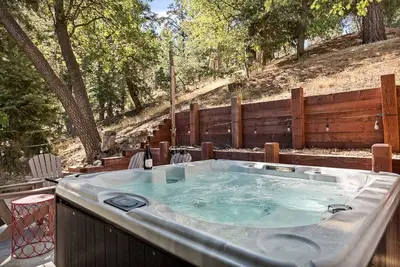 Image de White Pines Lodge + Hot Tub + Golf Course Views