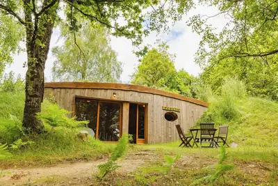 Image de Insolite -  Cabane Elouan vitrée  Saint Nicolas Des Eaux face à la rivière