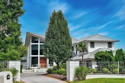 Image de Spacious 5-bedroom villa with WiFi and Ac in serene Virginia Beach