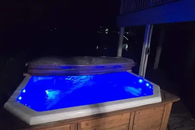Image de Waterfront home Spring Lake hot tub, firepit, gas grill fishing