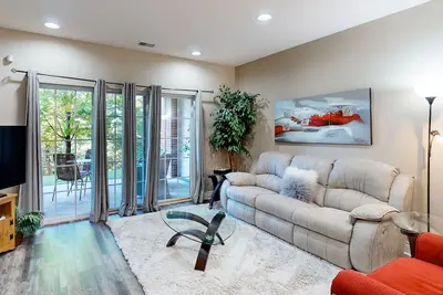 Image de Spacious condo close to Sdc and center of city w/ patio, jetted tub and pool