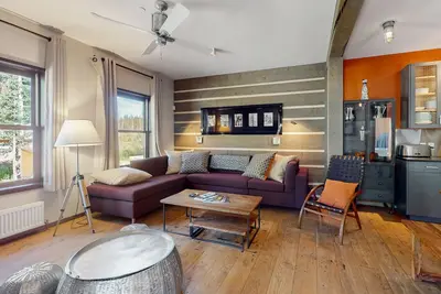 Image de Stunning home w/ views to Kachina Peak, private W/D, ski-in/out access