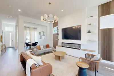 Image de 3-bedroom spacious home with enclosed backyard and dog-friendly