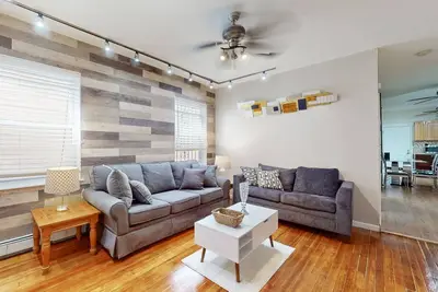 Image de Classic 3 bedroom 1 bath apt. close to Nyc with full kitchen and jetted shower