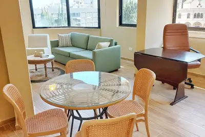 Rita's Sunlit Corner Apt - Near Abc Mall