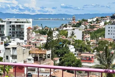 Image de Penthouse with private patio & roof deck, panoramic views of Zona Romantica