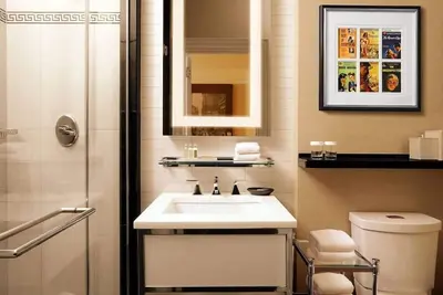 Image de 2 Connecting Suites at a 4⭐️ Hotel