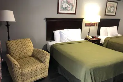 Image de 2 Comfortable Rooms w/ Outdoor Pool - Minutes From Blue Ridge Parkway