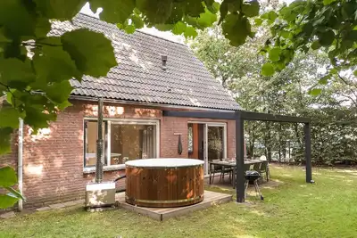 Image de Belle maison Ă Hoeven avec sauna