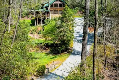 Image de Secluded Cabin on Private 6 Acres w/ 2 Waterfalls & 4 Streams Near Brevard