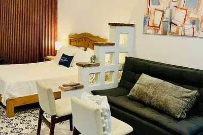 Image de Newly Renovated 2-bedroom with private patio, Unit B, sleeps 4-6