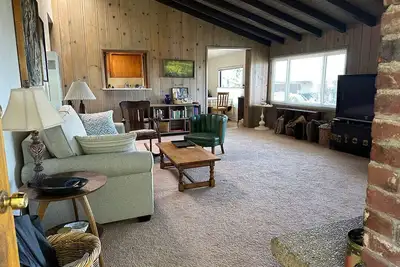 Image de Ocean Views, Walk to the Beach—Monthly Stays