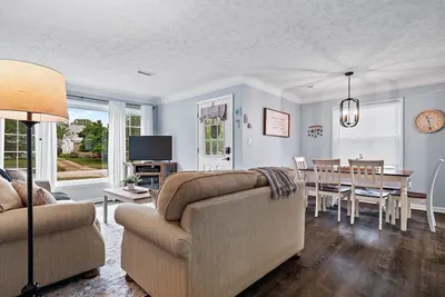 Image de Modern 3Bed Home Near Cle With Private Backyard