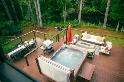 Image de Riverside Retreat w\/ Hot Tub, Firepit, Gym, Sauna, & Dock – Near Lakes & Skiing