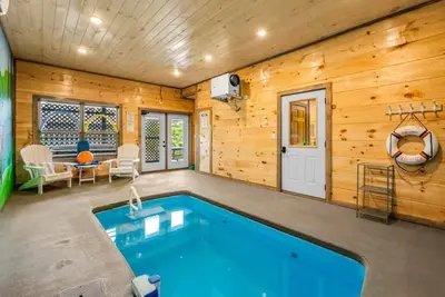 Image de 10% Sale! Indoor Pool, Pets, Kids Arcades, PingPong, Bocce Ball, Basketball, Peaceful