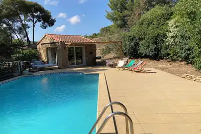 Image de Belle maisonnette avec piscine en Provence