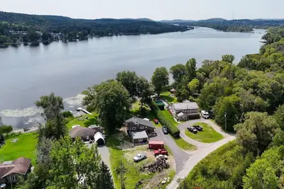 Image de Waterfront Cottage w/ Swim Spa, Bbq, & Boat Dock
