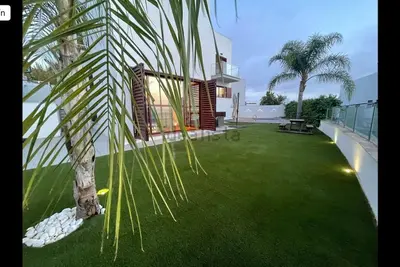 Image de Moderna y Cálida Villa con Espectaculares Vistas a Sevilla