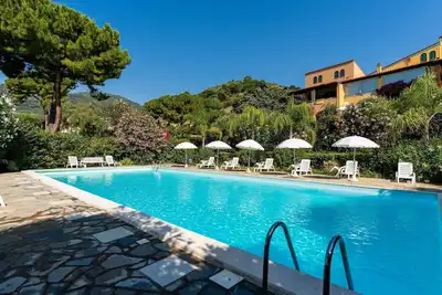 Image de Bel appartement pour 4 personnes avec piscine, Wifi, balcon, animaux admis et parking