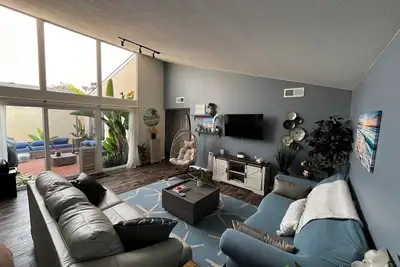 Image de Charming coastal getaway! 3 bed 2 bath with 3 private yards. Clean. Dog friendly.