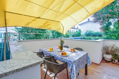 Cozy Apt with Private Terrace