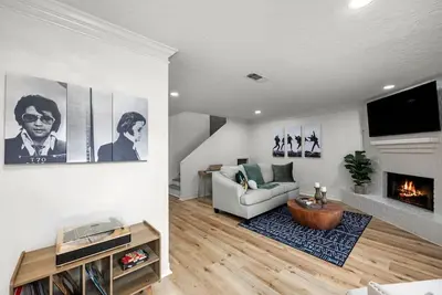 Image de Walkable Montrose 2br | Music Retreat | Sleeps 10